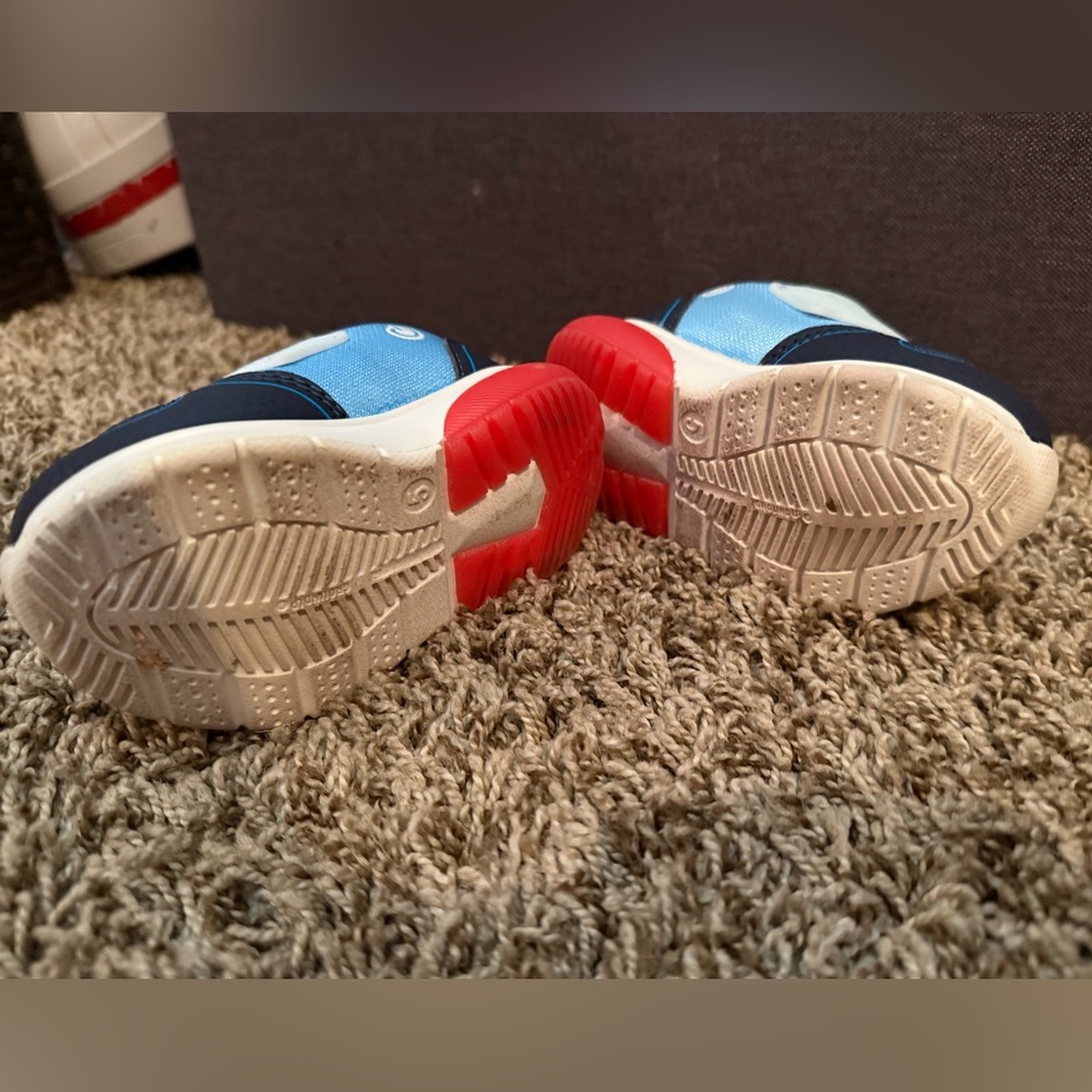 Bluey Light Up Sneakers - Picture 4 of 5